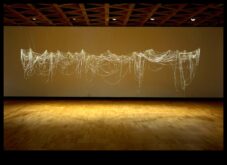 Пост-минимализмът, разширяващ границите в съответствие с минимализма