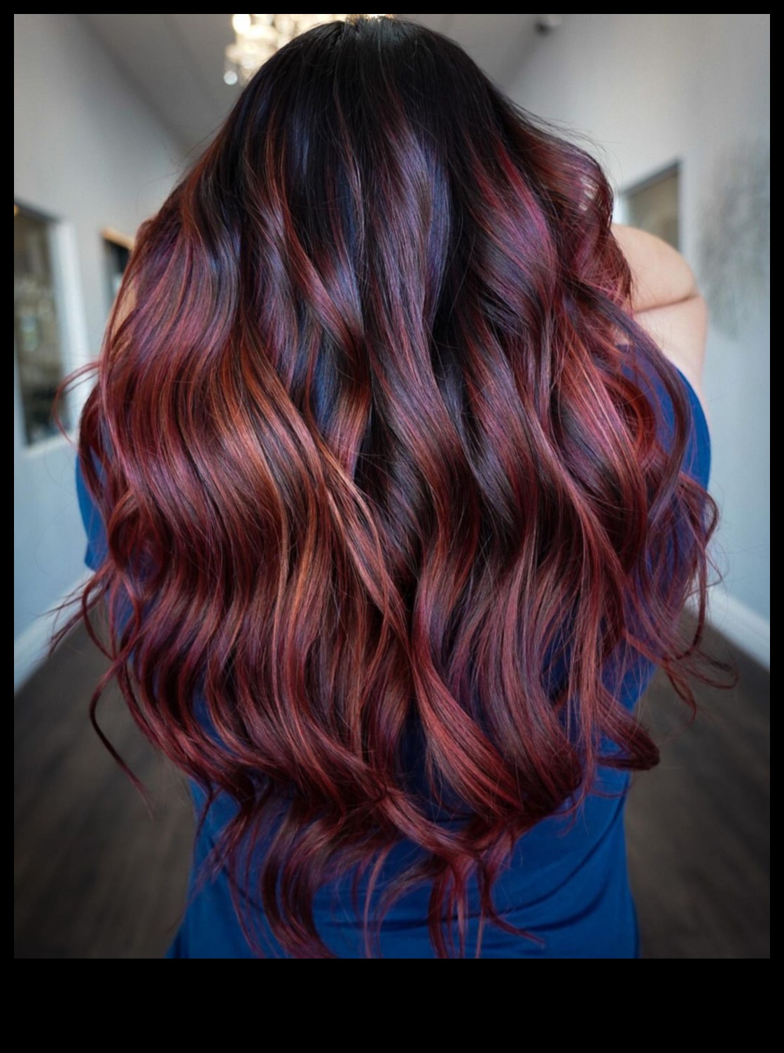 Пламтяща елегантност: червени и кестеняви прически за нотка драма