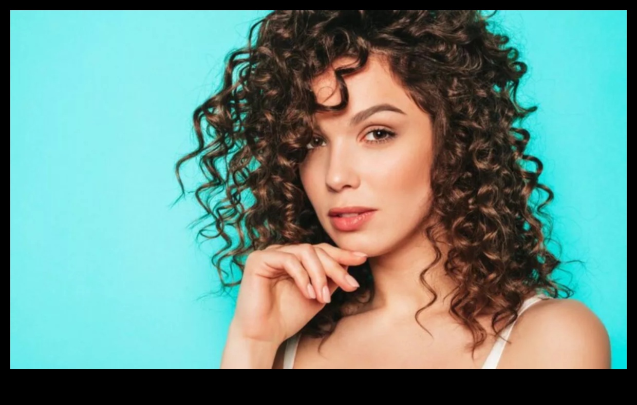 Целунати от слънцето спирали: Излъчваща топлина с къдрици, готови за плаж