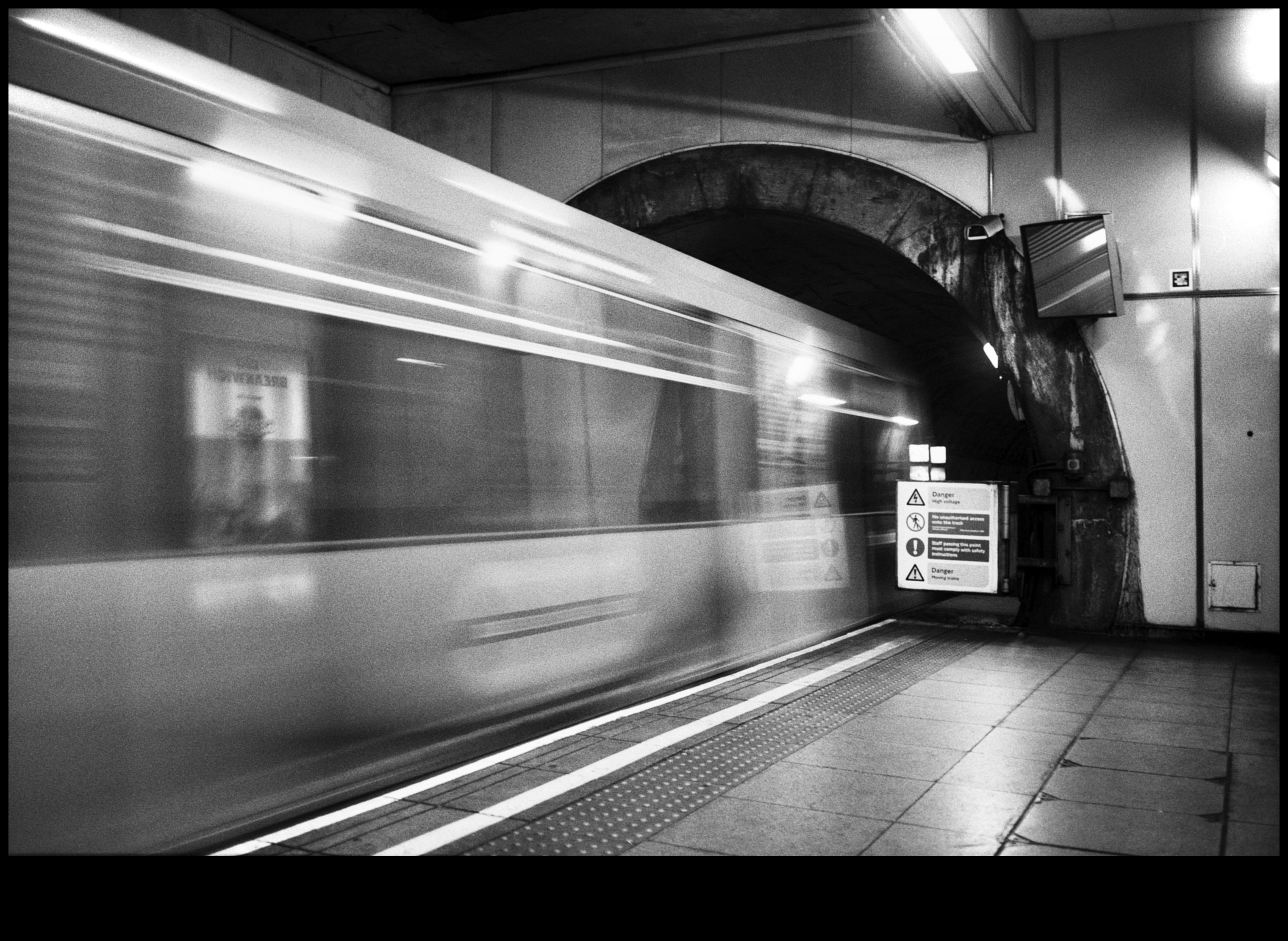 Реализъм в черно и бяло: Вечната сила на монохрома