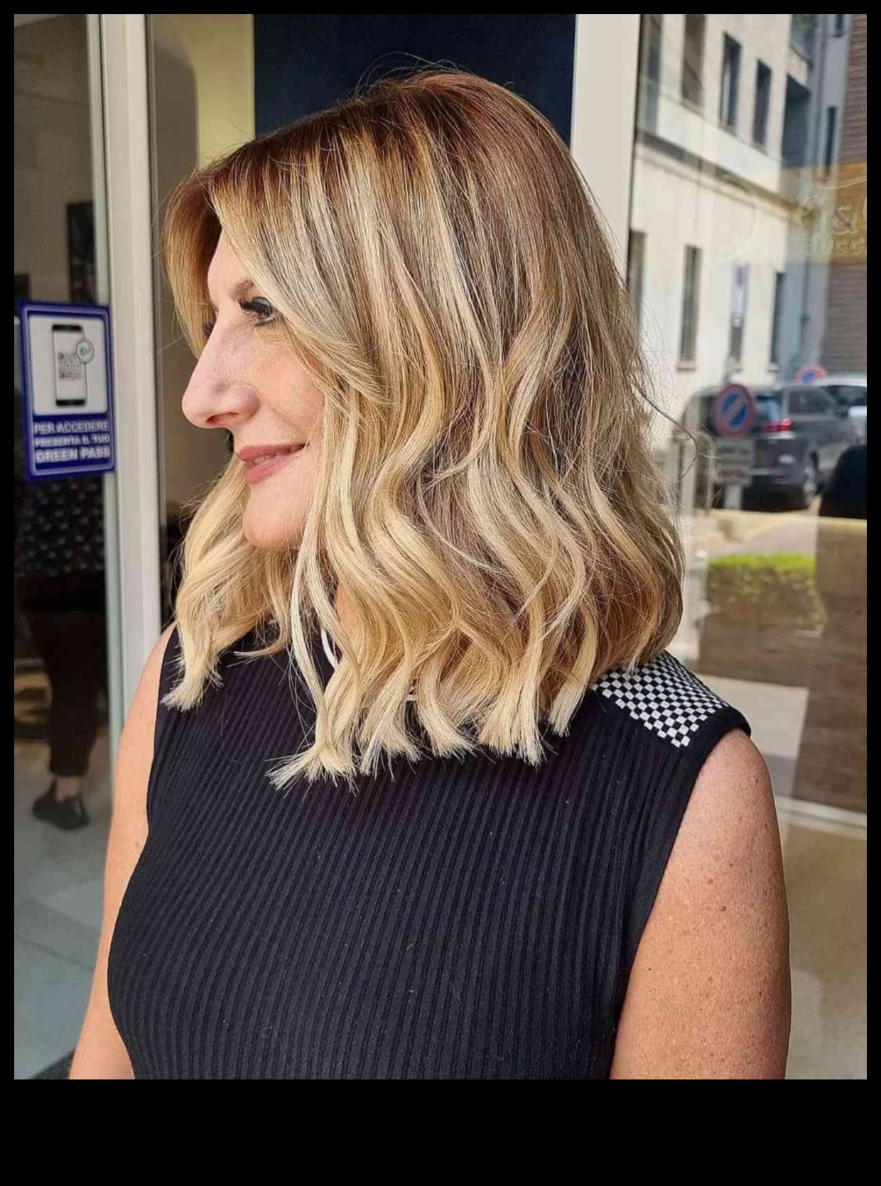 Спектърът с дължина до раменете продължава: Разнообразни идеи за средни прически