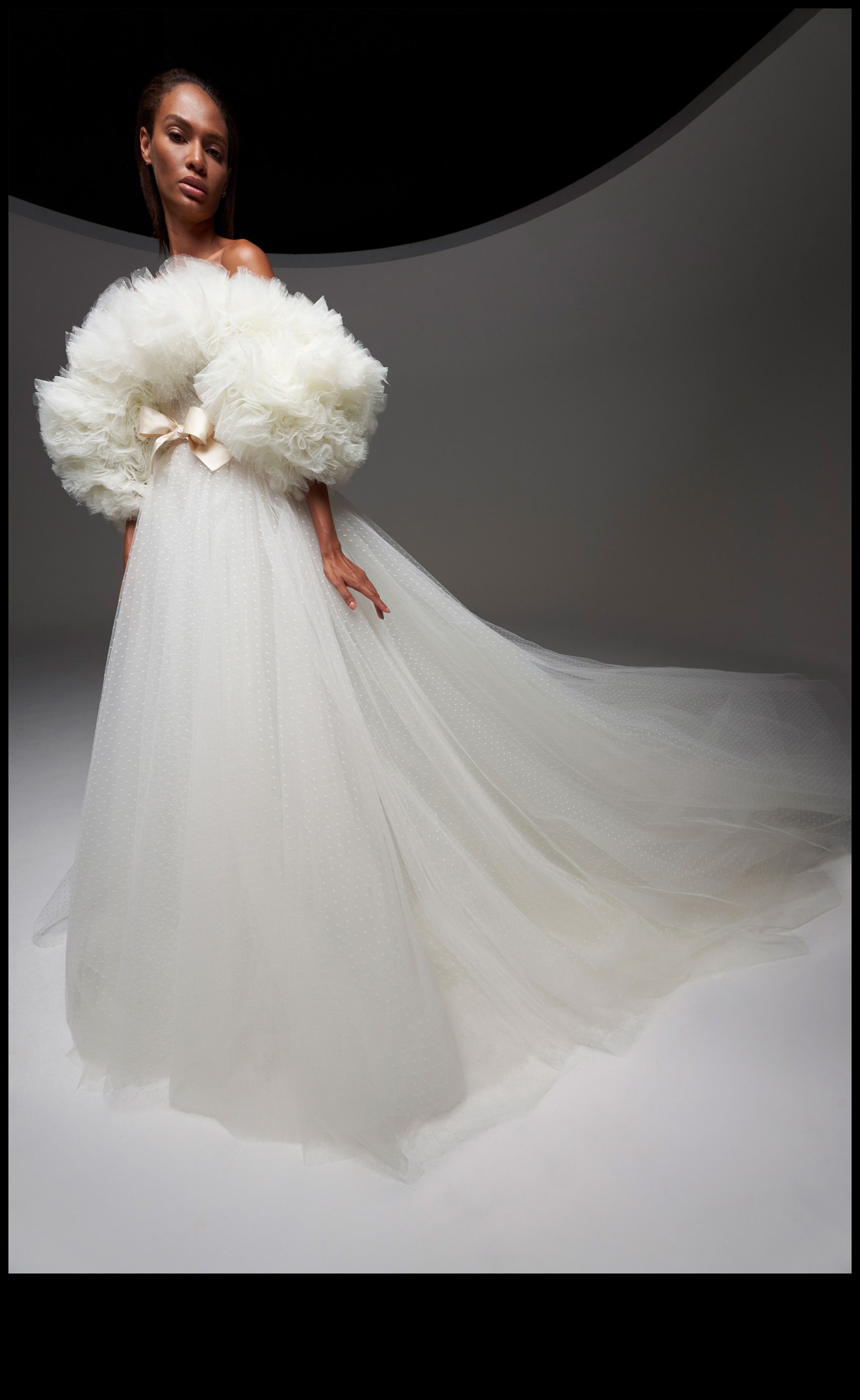 Couture Cool: Подобрете външния си вид с модерни булчински дрехи