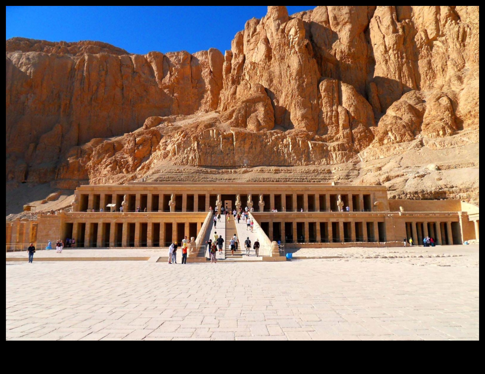 Тиванските храмове: Архитектурни чудеса в египетското изкуство