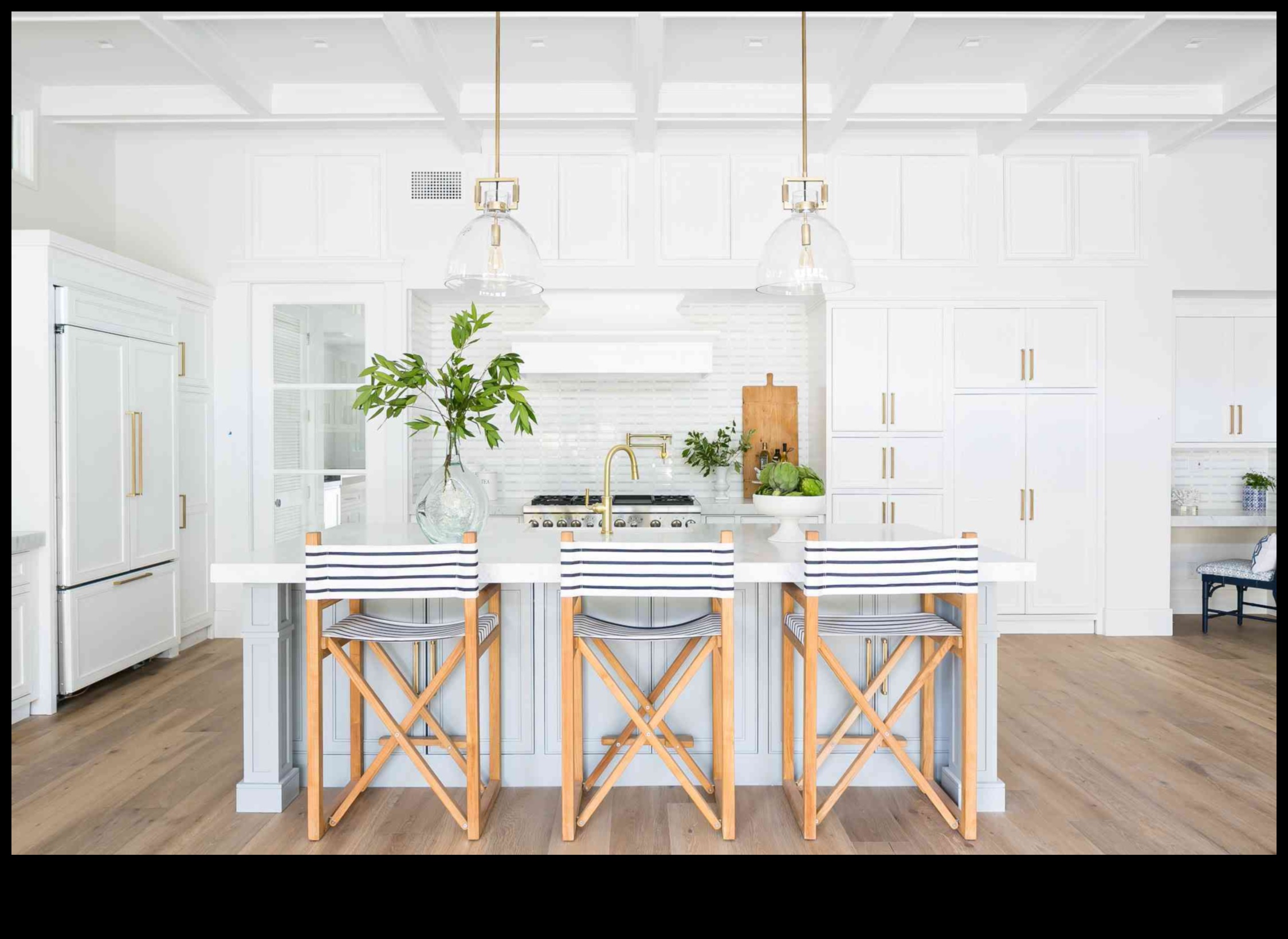 Какви са някои бюджетни идеи за крайбрежен кухненски декор за свежо усещане?