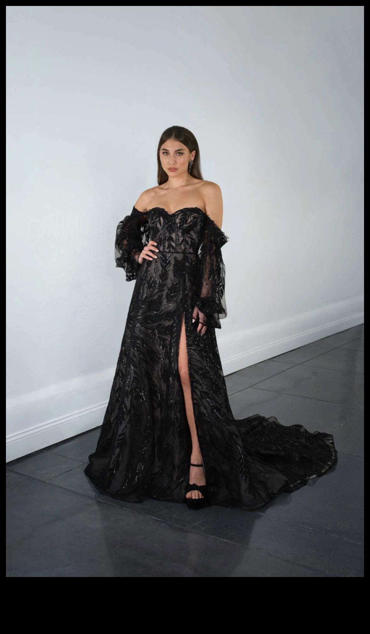 Runway Radiance: Представени са модерни булчински рокли