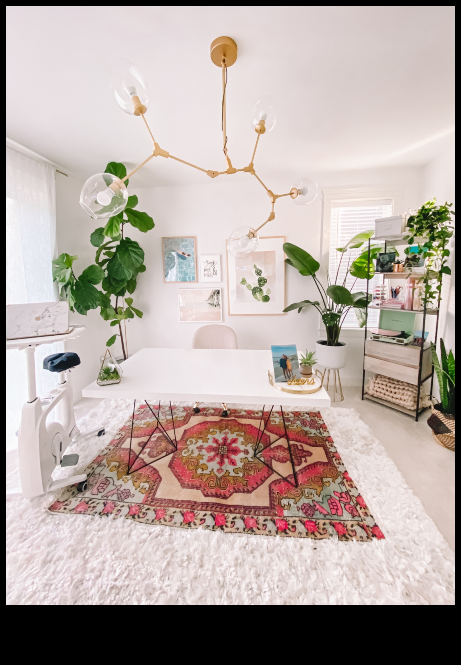 Можете ли да предложите идеи за офис декор в стил бохо за домашен офис с еклектични нюанси?