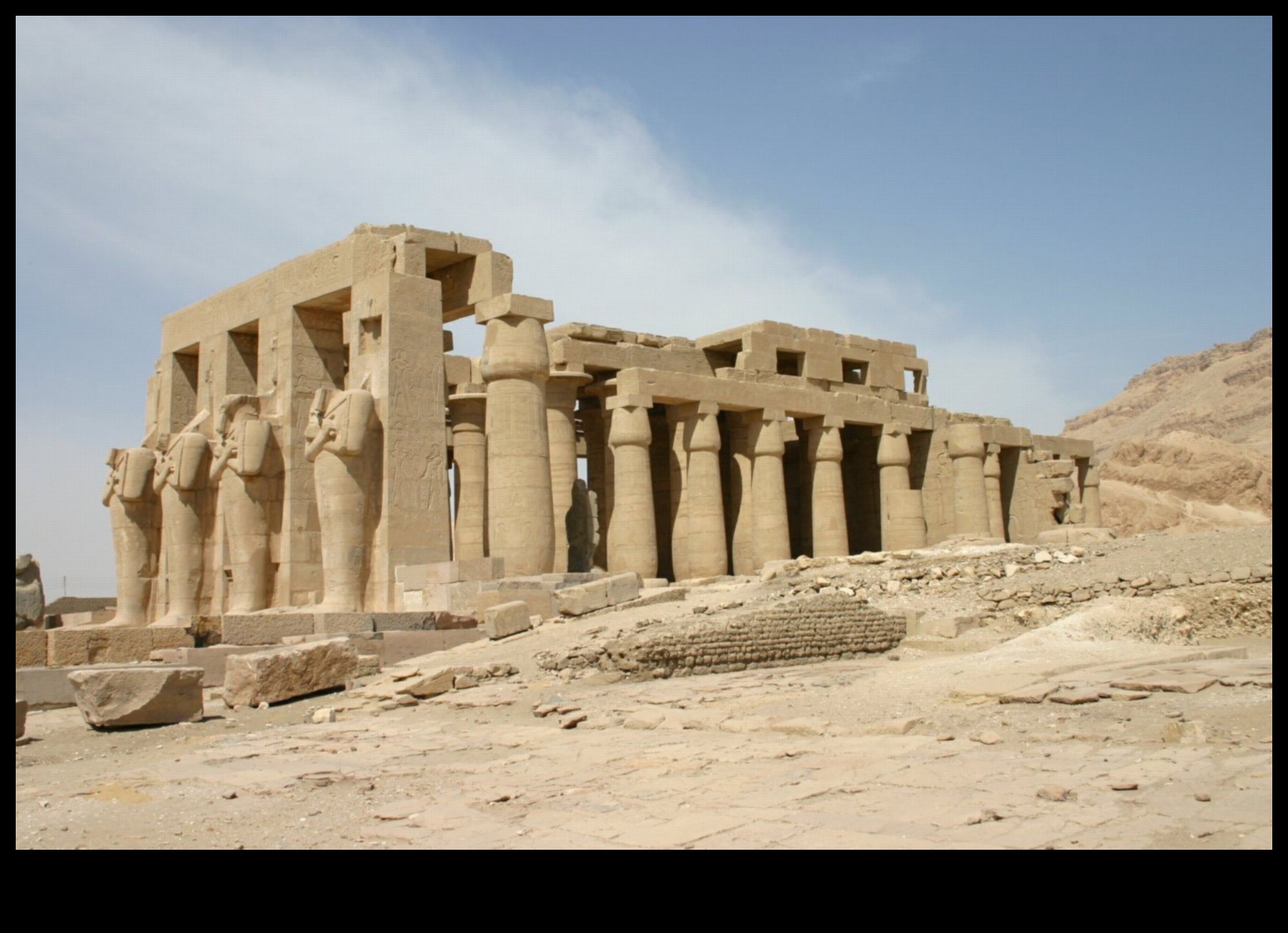 Тиванските храмове: Архитектурни чудеса в египетското изкуство